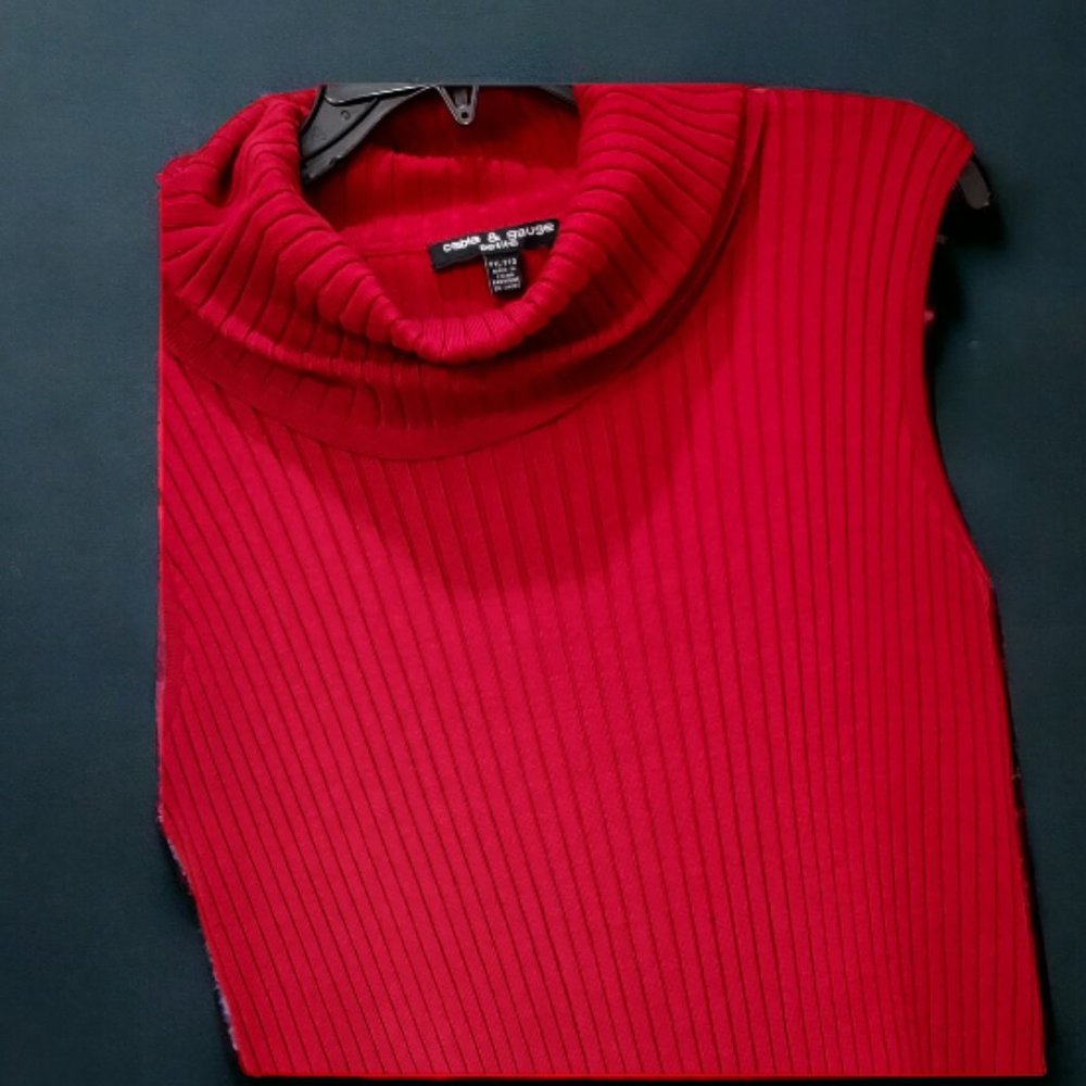 Sz PXL Cable & Gauge Ladies Red Sleeveless Turtleneck Sweater